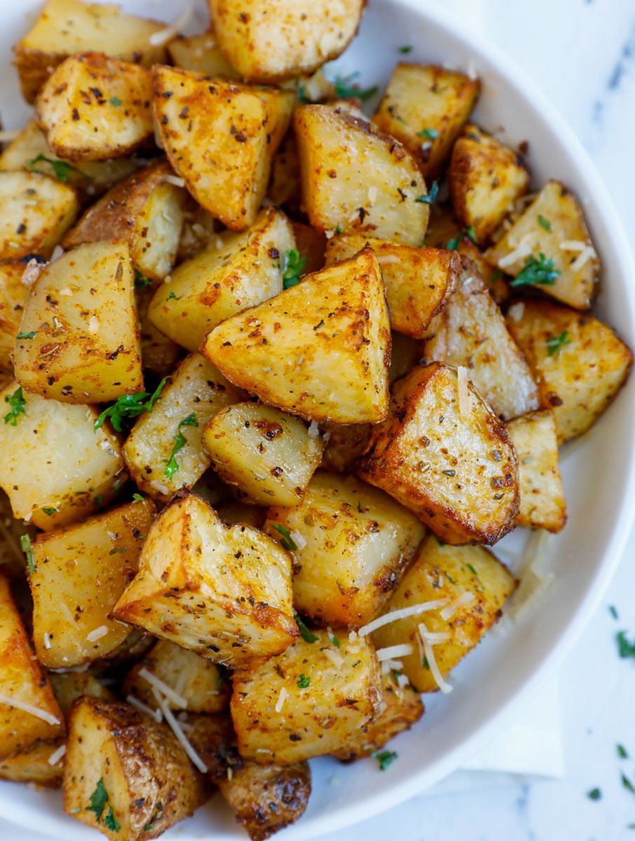 Close up of air fryer potatoes in a plate.