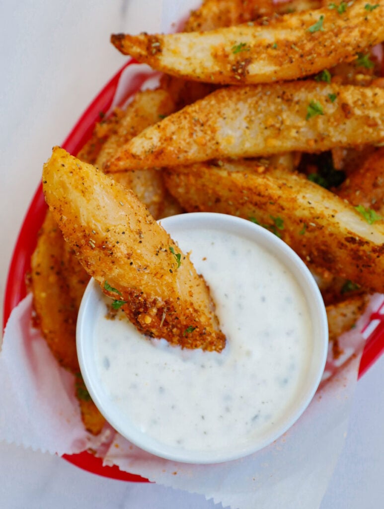 Crispy potato wedges with dip.