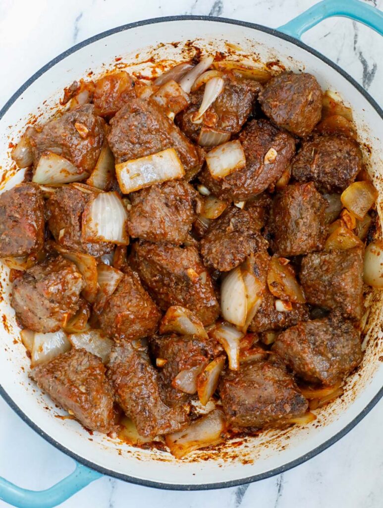 beef sauteed with onions and tomato paste