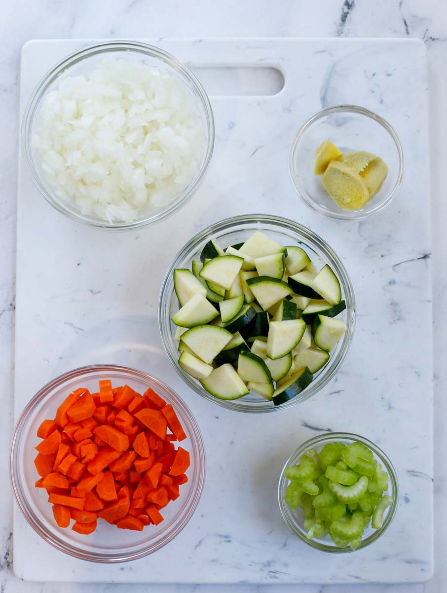 Ingredients needed to make chicken soup.