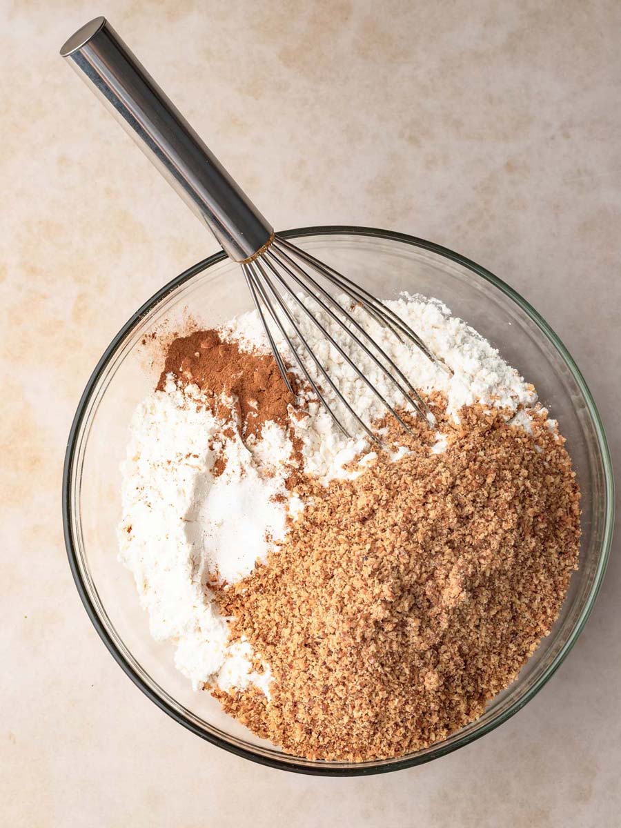 Mixing flour with ground walnuts and cinnamon.
