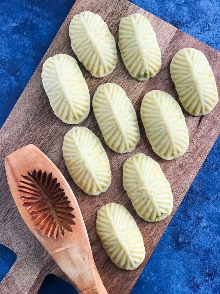 The molded maamoul cookies before baking