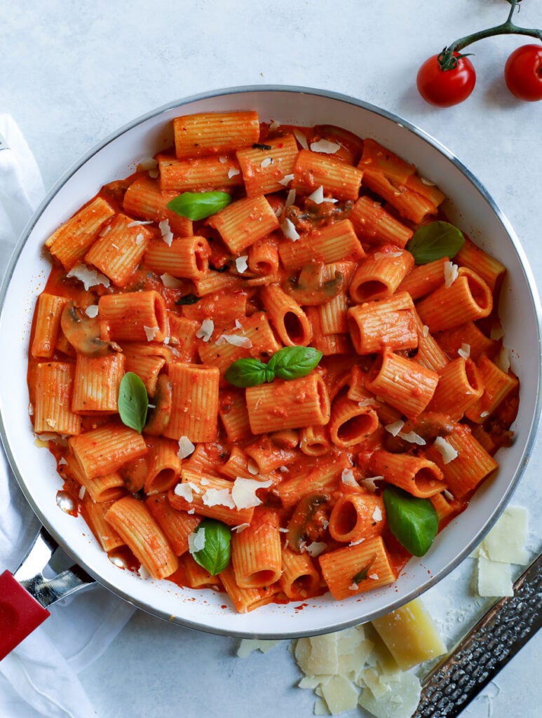 top down shot o f creamy red pepper rigatoni pasta