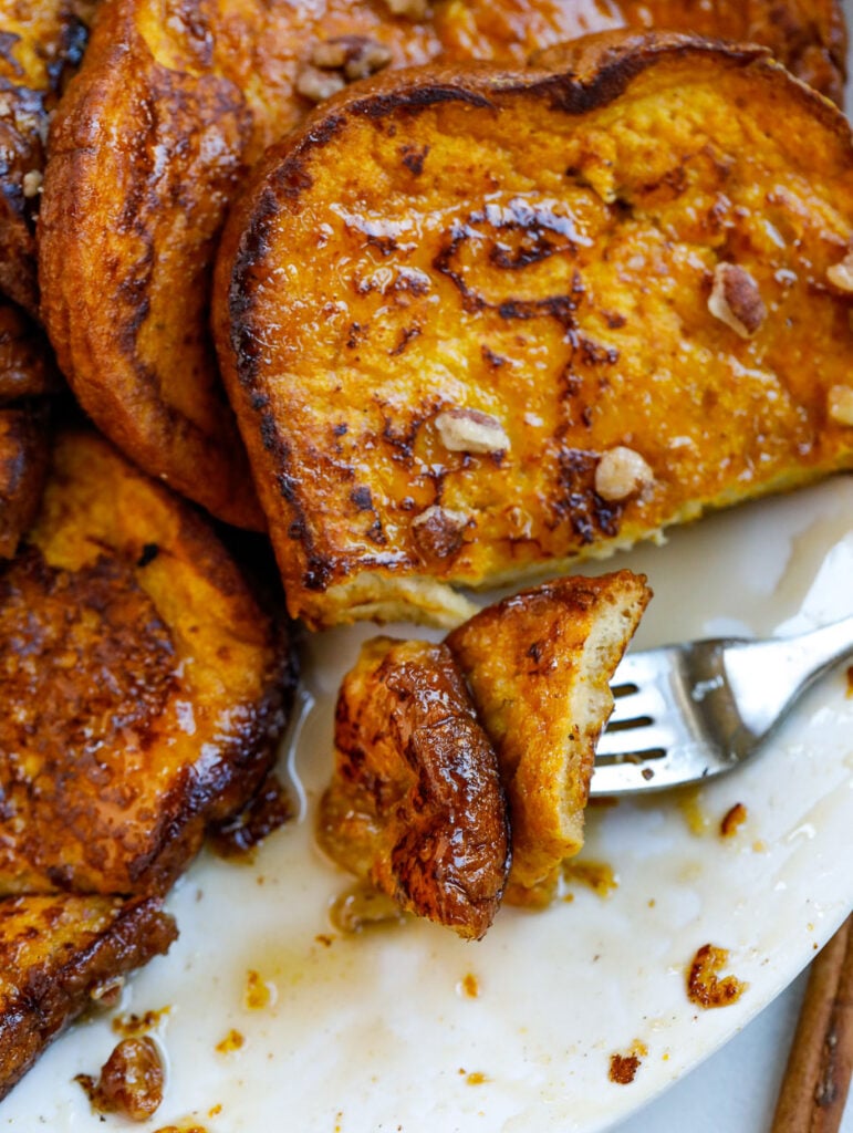 Pumpkin Spice French Toast pumpkin french toast on a fork