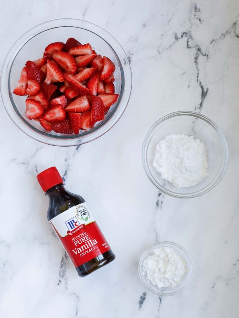 strawberry crisp filling ingredients: vanilla extracts, icing sugar, corn starch and fresh strawberries