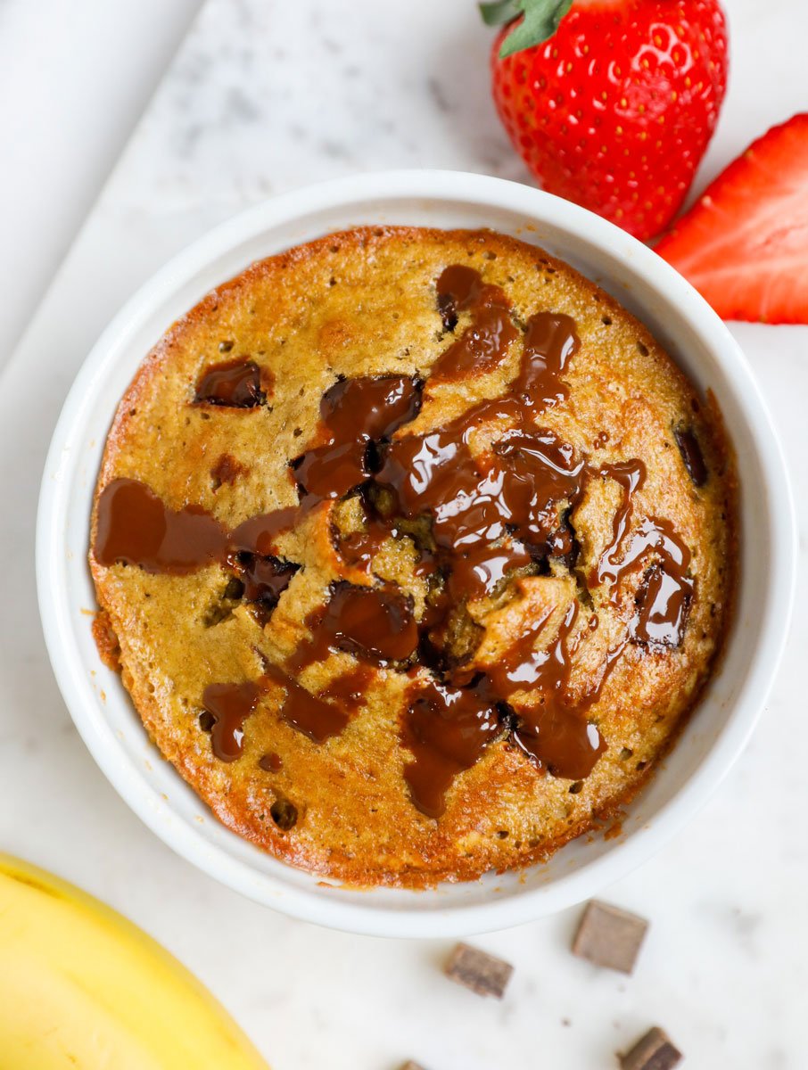 Baked oats with banana chocolate chips.