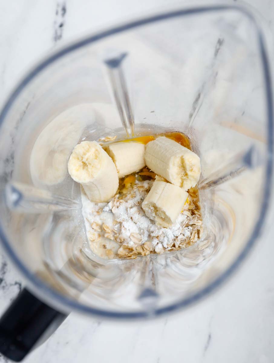 Ingredients for baked oats in a blender.