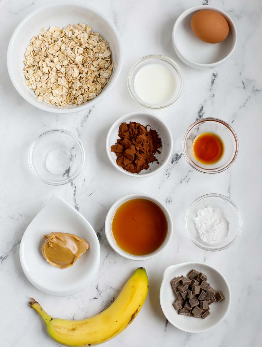 Ingredients required for peanut butter chocolate oats cake.