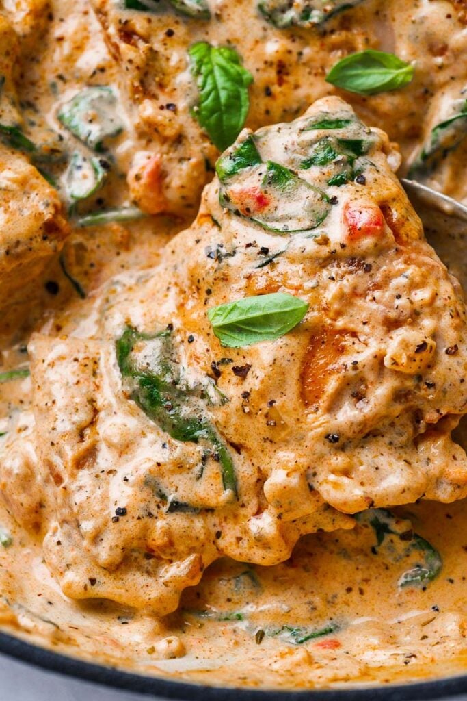 close up view of the creamy chicken thighs