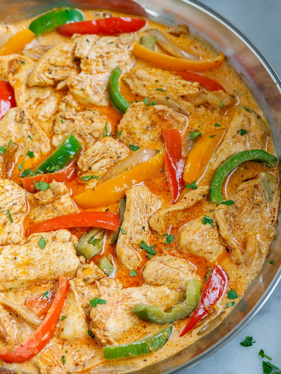 Pan of creamy chicken fajita skillet.