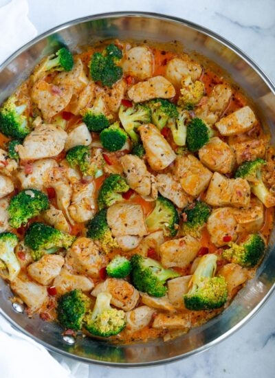 A pan of creamy sun-dried tomato chicken and broccoli.