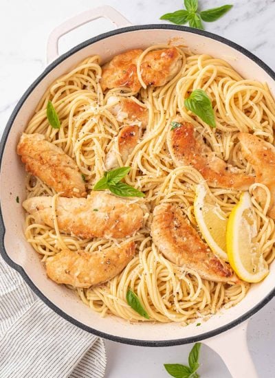 Chicken scampi pasta in a skillet.