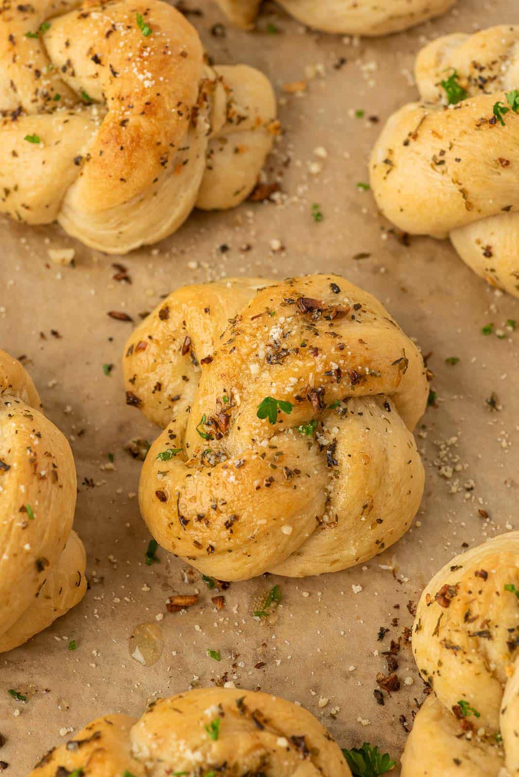 close up shot of the garlic knot bread