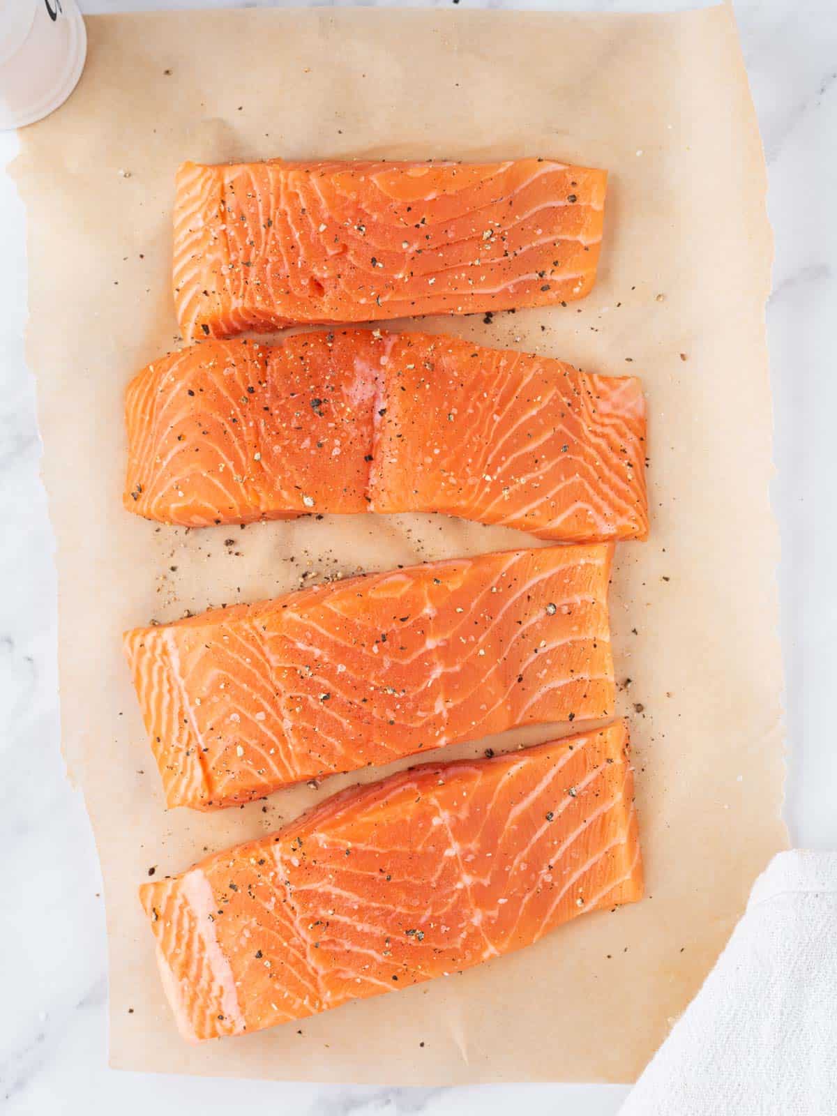 Salmon fillets, seasoned.