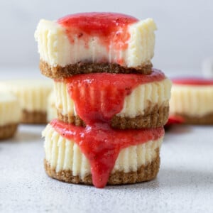 3 mini cheesecakes stacked