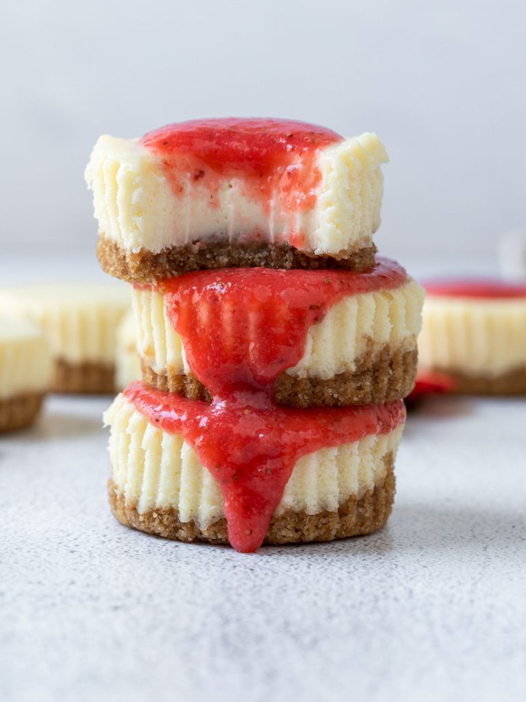 Easy Mini Strawberry Cheesecakes Recipe – Cookin' with Mima