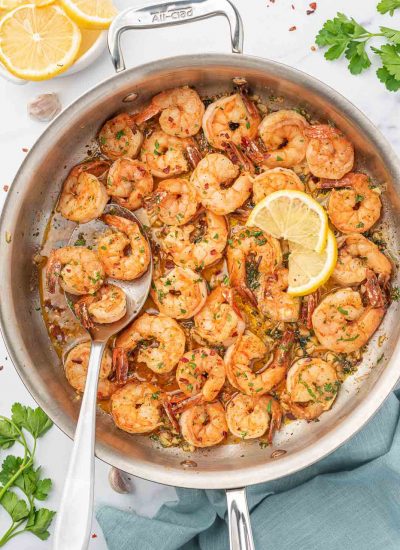 A skillet of garlic and lemon shrimp.