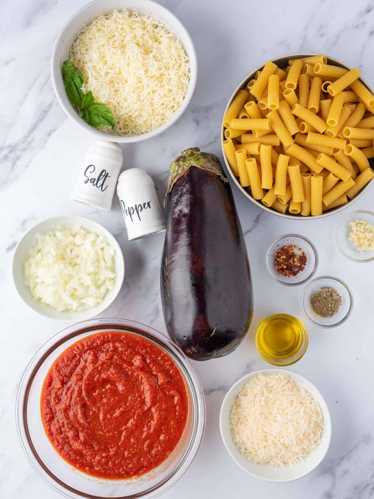 Ingredients needed for bake eggplant pasta.