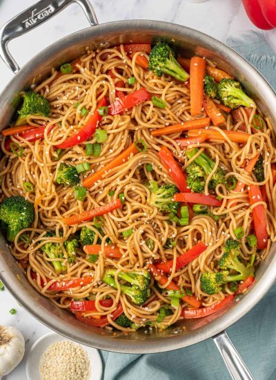 Noodles with easy lo mein sauce and vegetables.