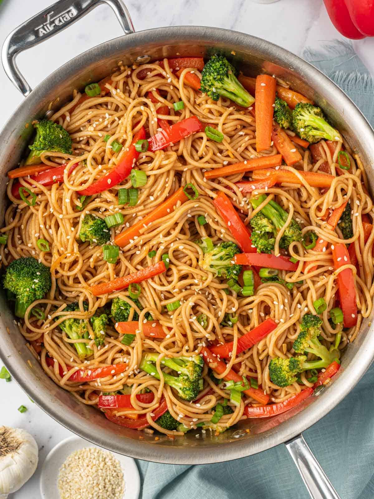 Noodles with easy lo mein sauce and vegetables.