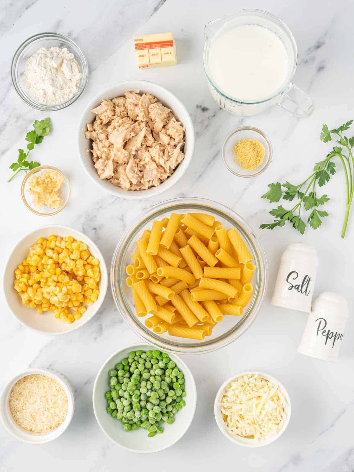 Ingredients needed for creamy tuna pasta bake.