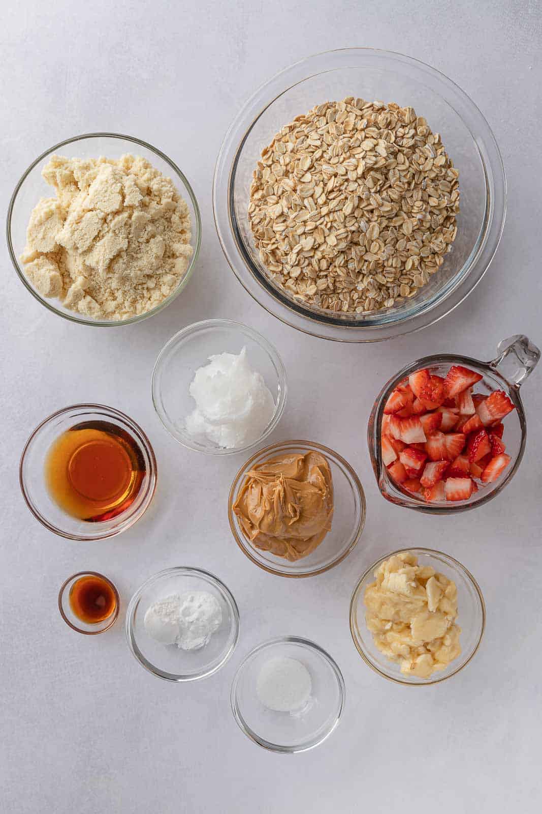 Ingredients needed for healthy oatmeal strawberry bars.