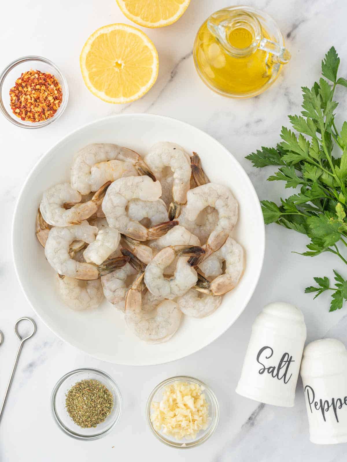 Ingredients needed for grilled garlic shrimp skewers.
