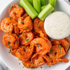 A plate of spicy fried shrimp and creamy dressing.