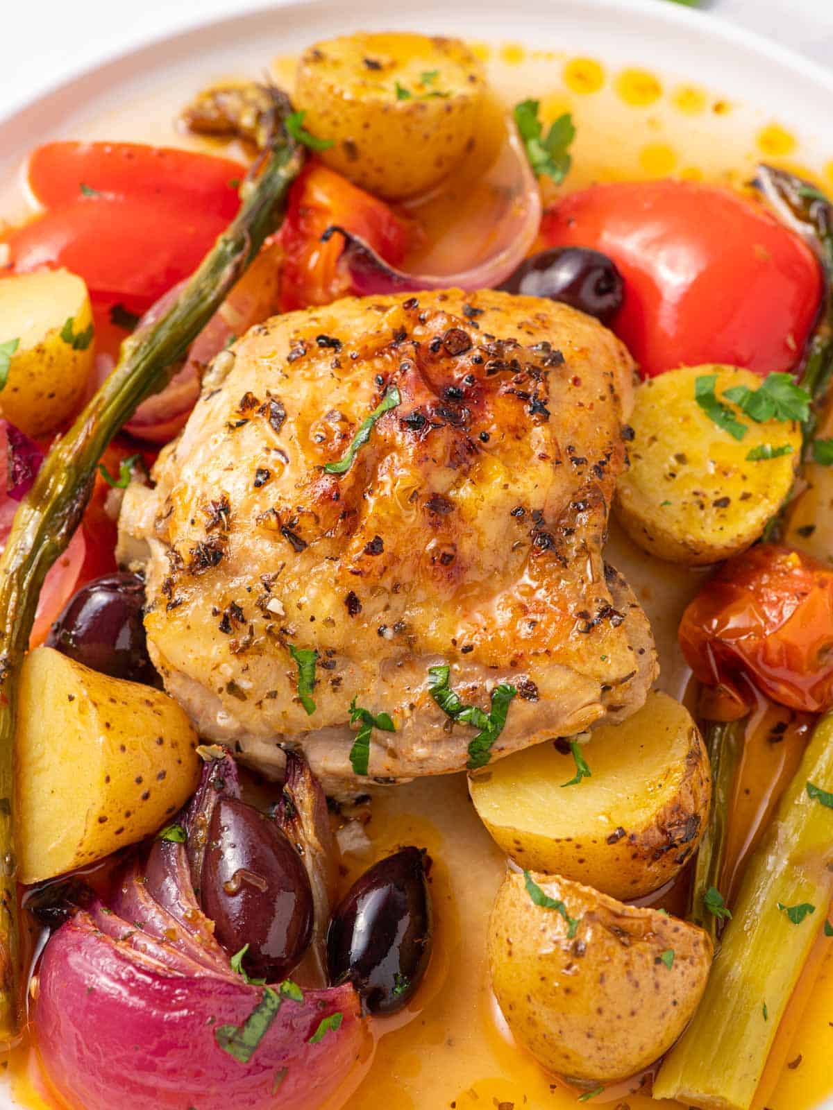 Chicken with olives and vegetables.