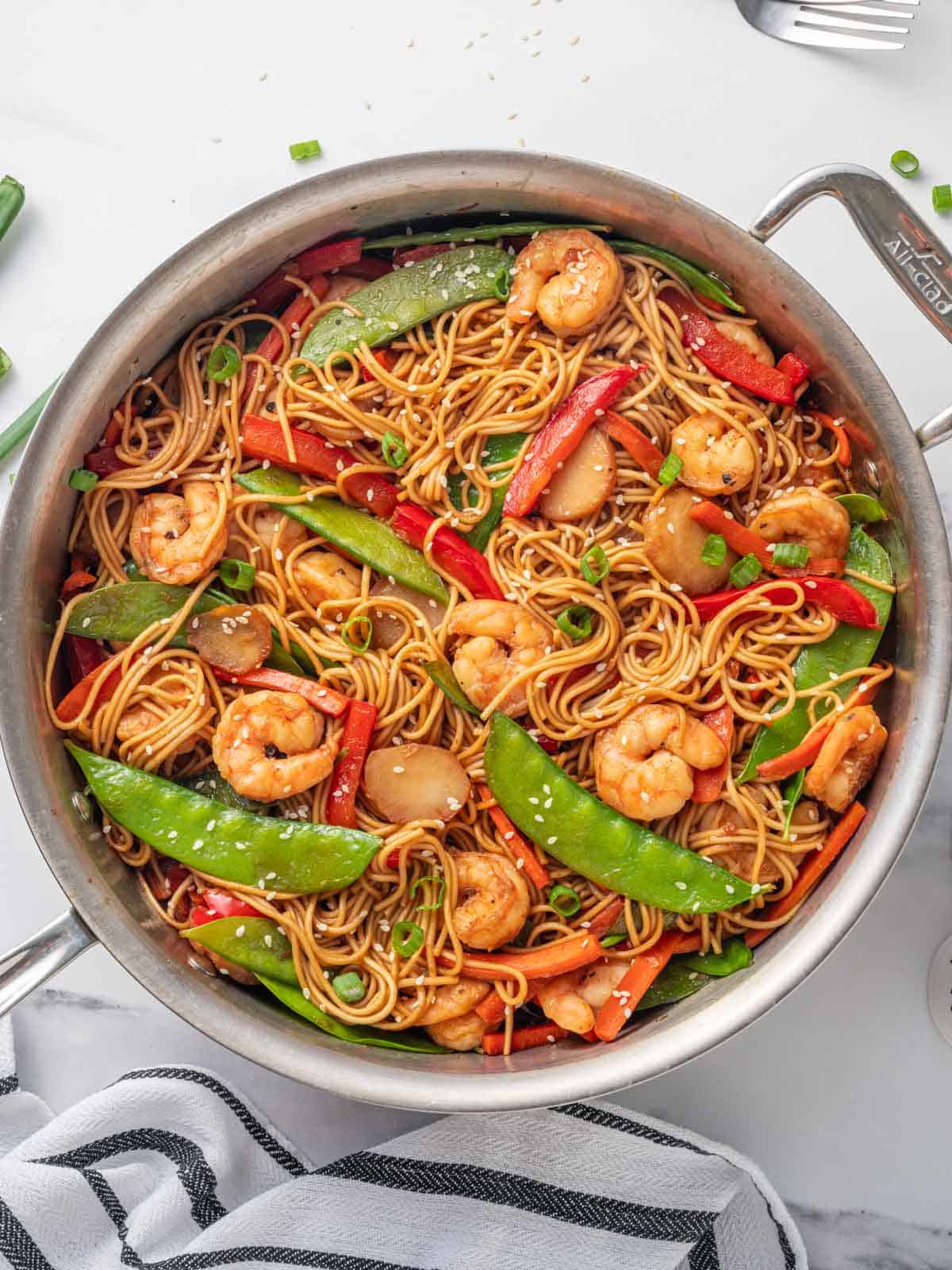 Easy shrimp lo mein in a skillet with veggies.