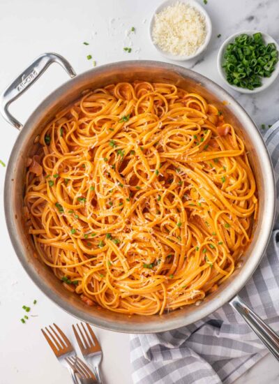 A skillet of creamy, spicy pasta.