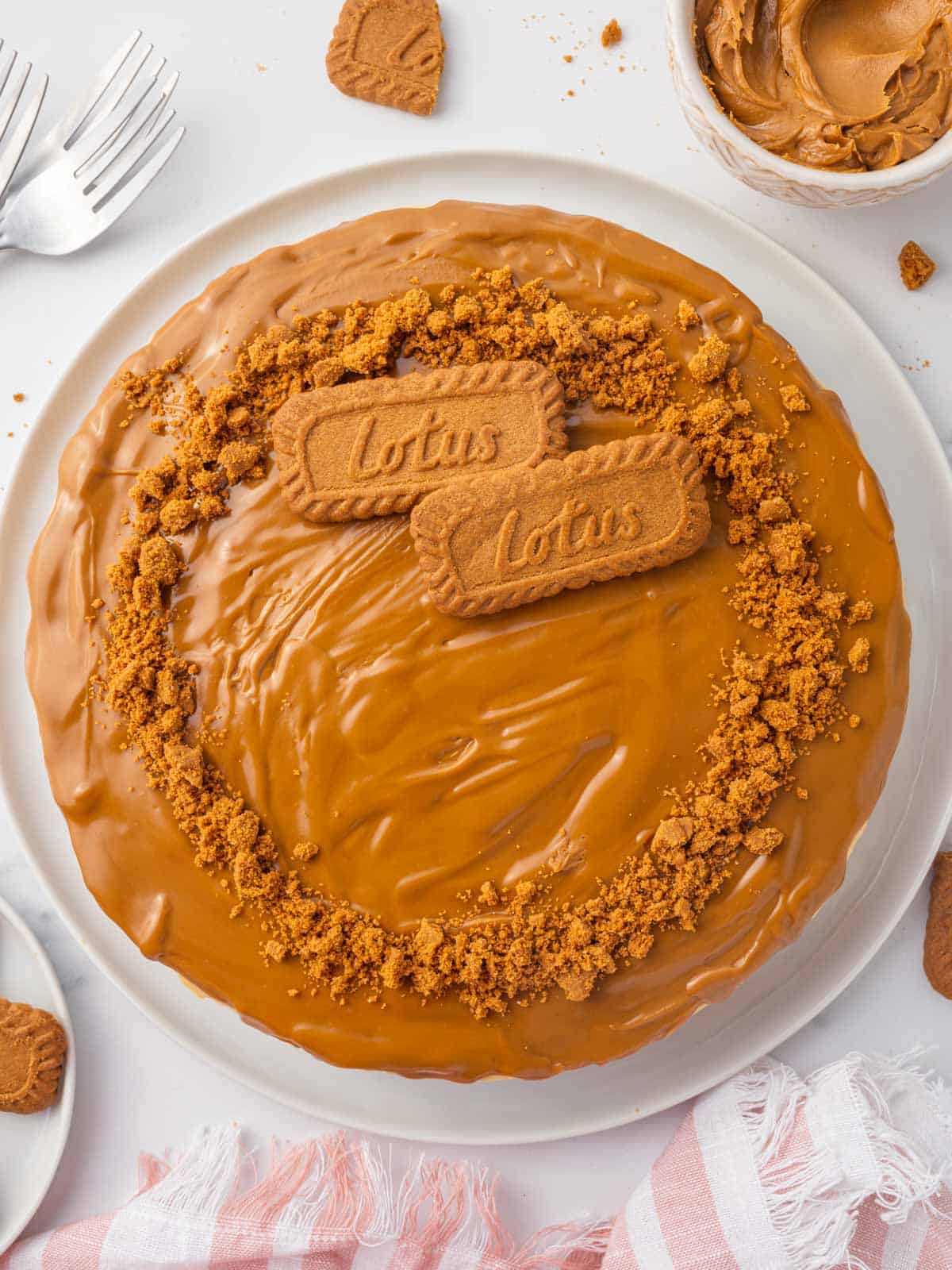 Top view of a whole biscoff cheesecake.