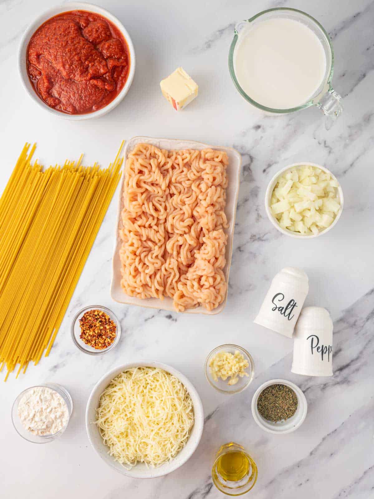 Ingredients needed for spaghetti alfredo.