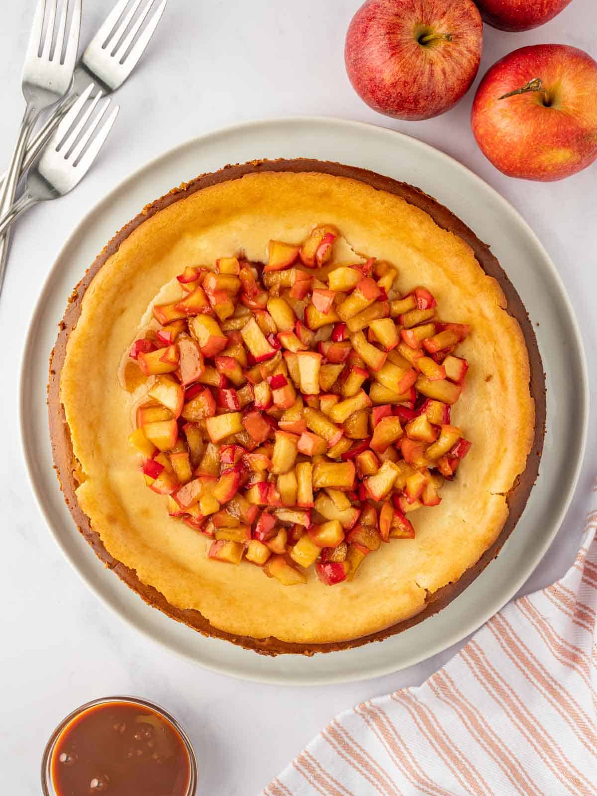 Apple cinnamon cheesecake on a platter.