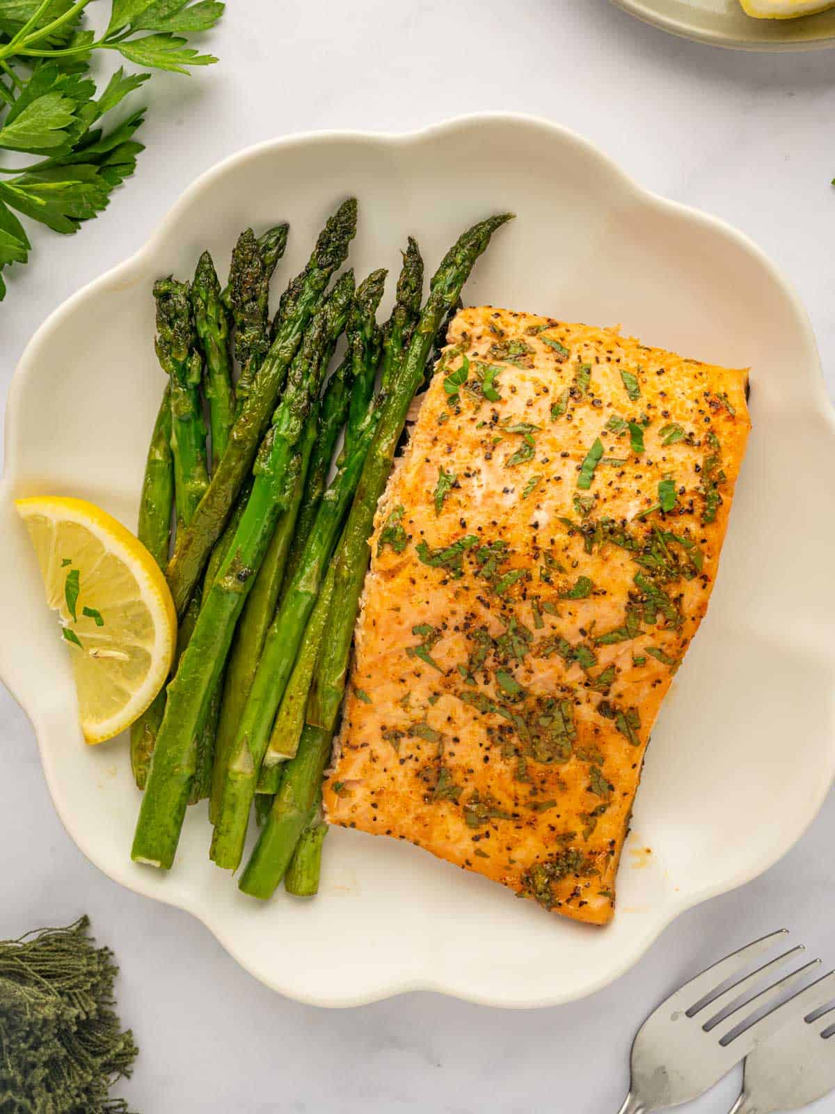 Salmon and asparagus on a plate.