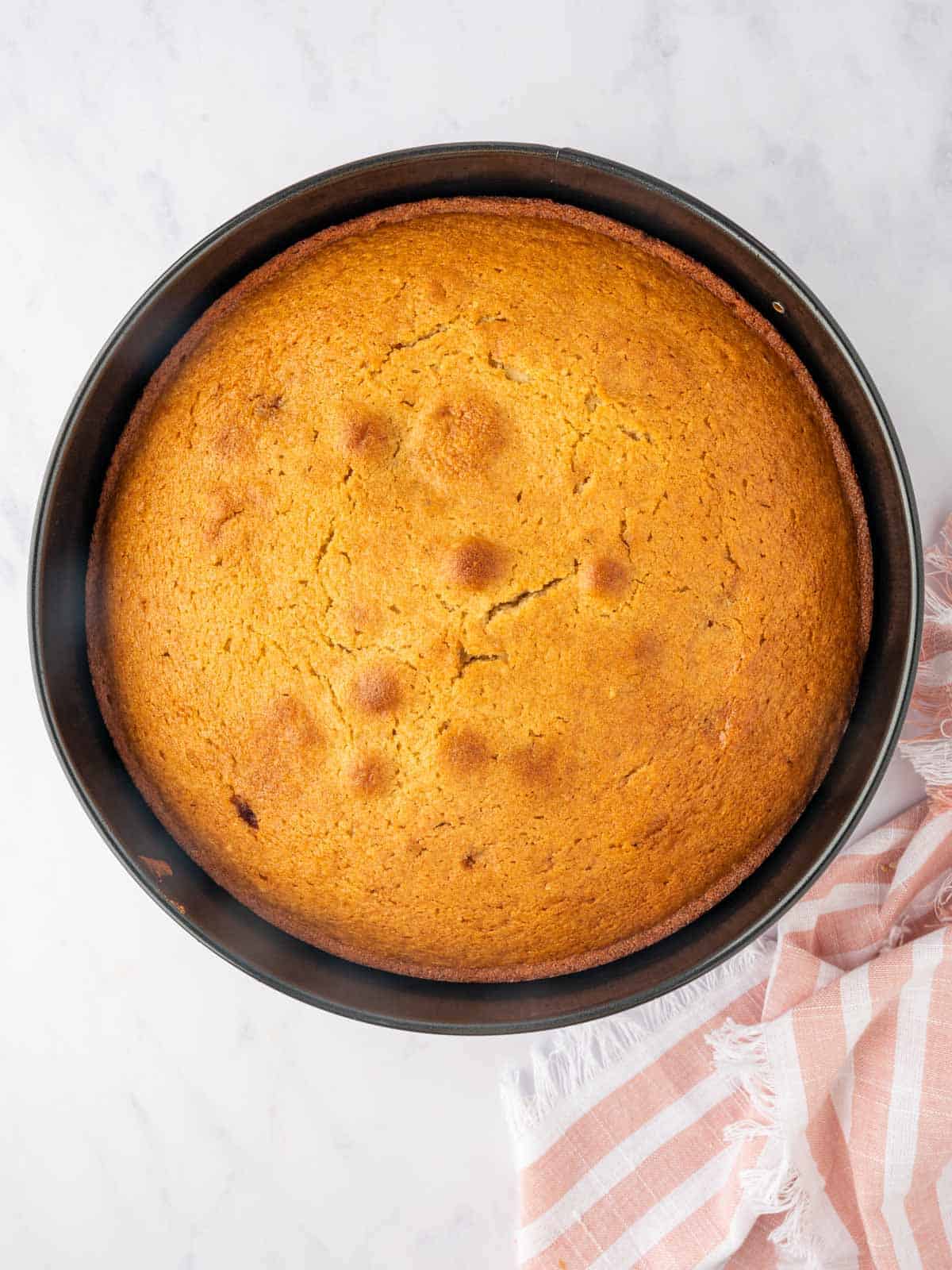 The cake layer is cooked to golden brown.