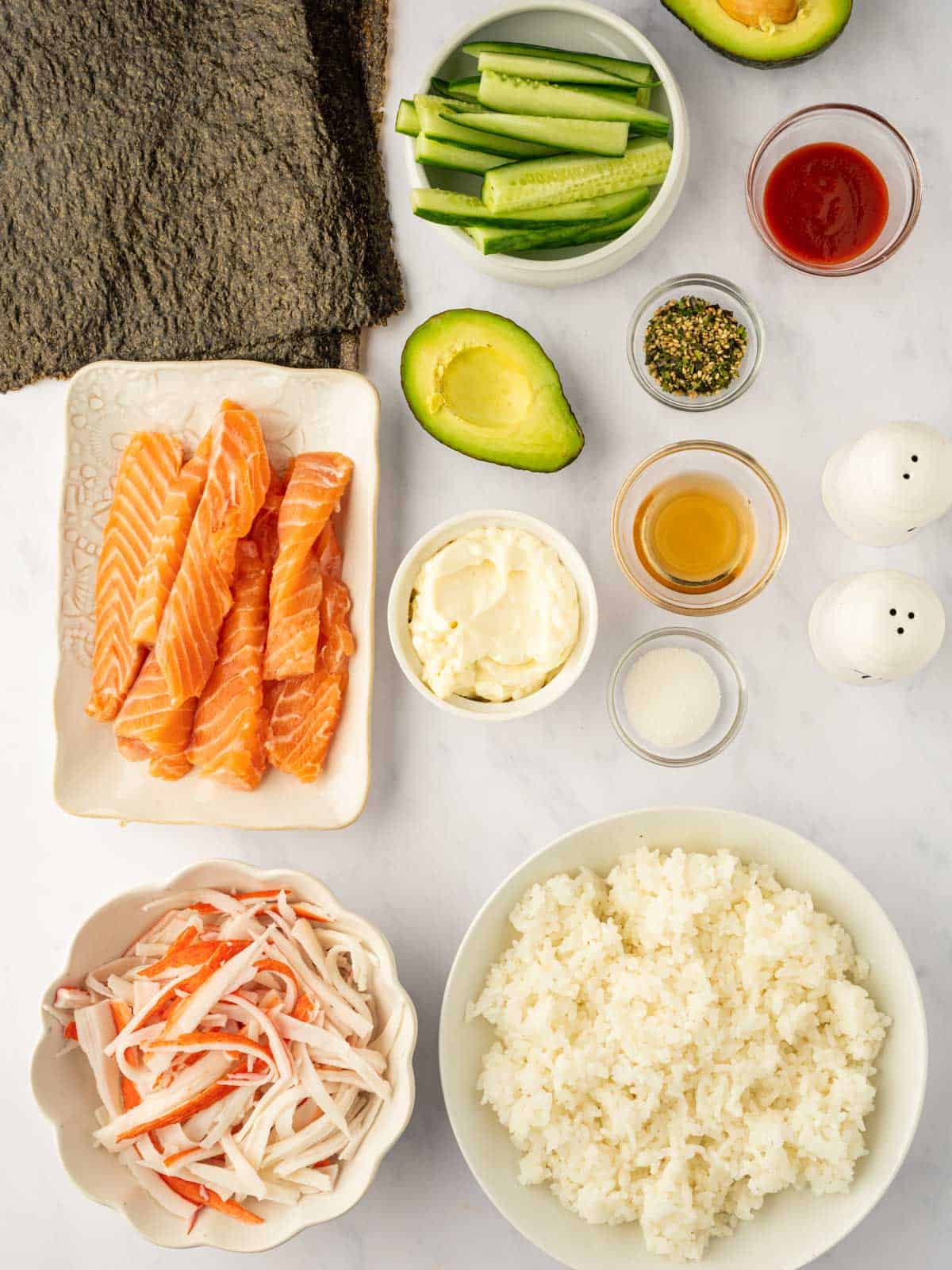 Ingredients needed for making spicy salmon sushi roll.