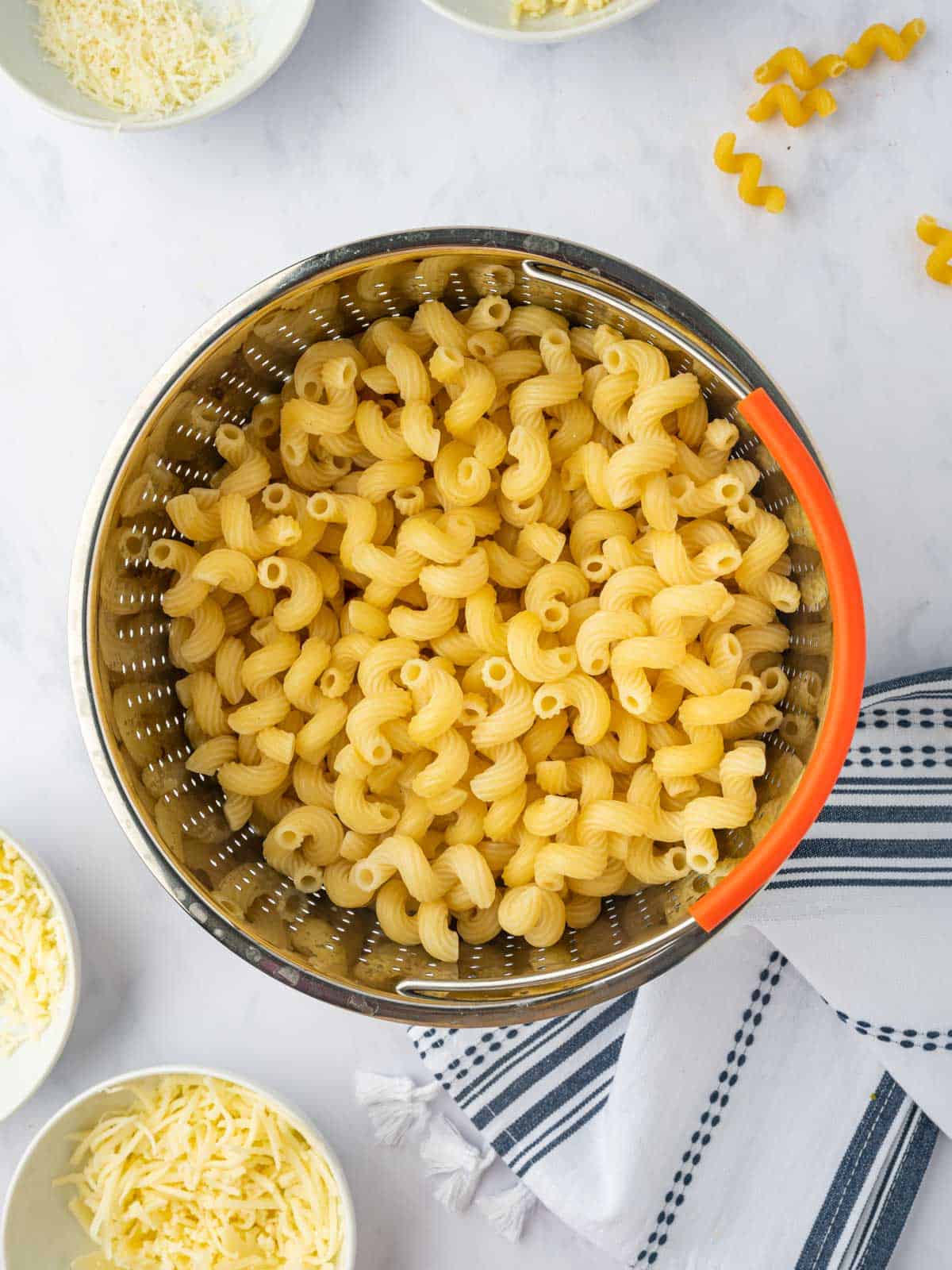 Cooked pasta in a strainer.