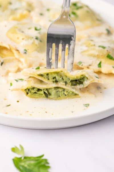 Spinach and Ricotta Ravioli Recipe – Cookin' with Mima
