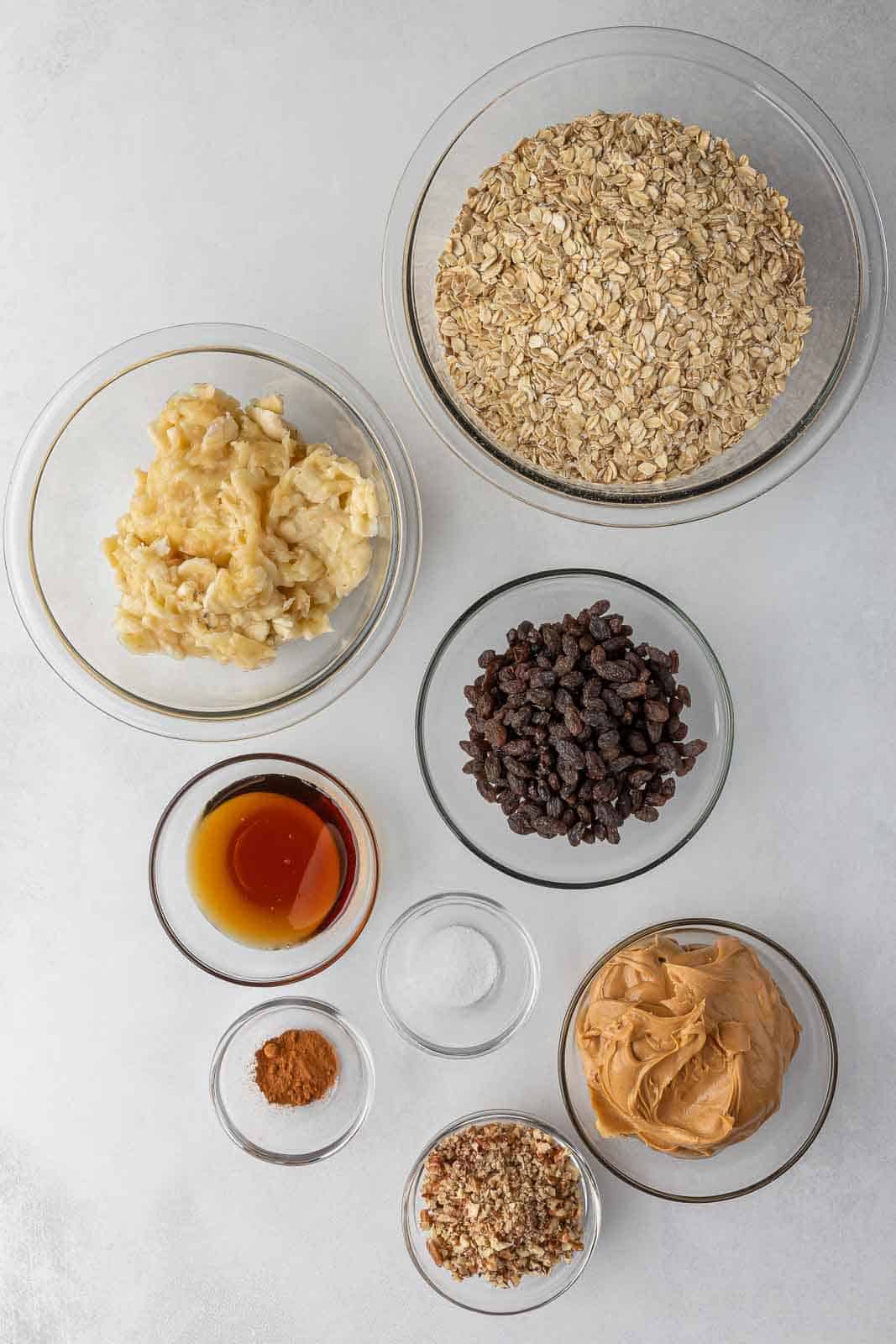 Ingredients needed for cinnamon raisin oatmeal breakfast bars.