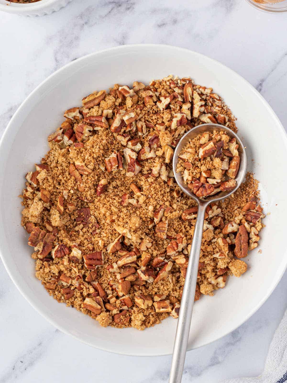 Brown sugar, cinnamon and chopped pecans mixed in a bowl for the topping.